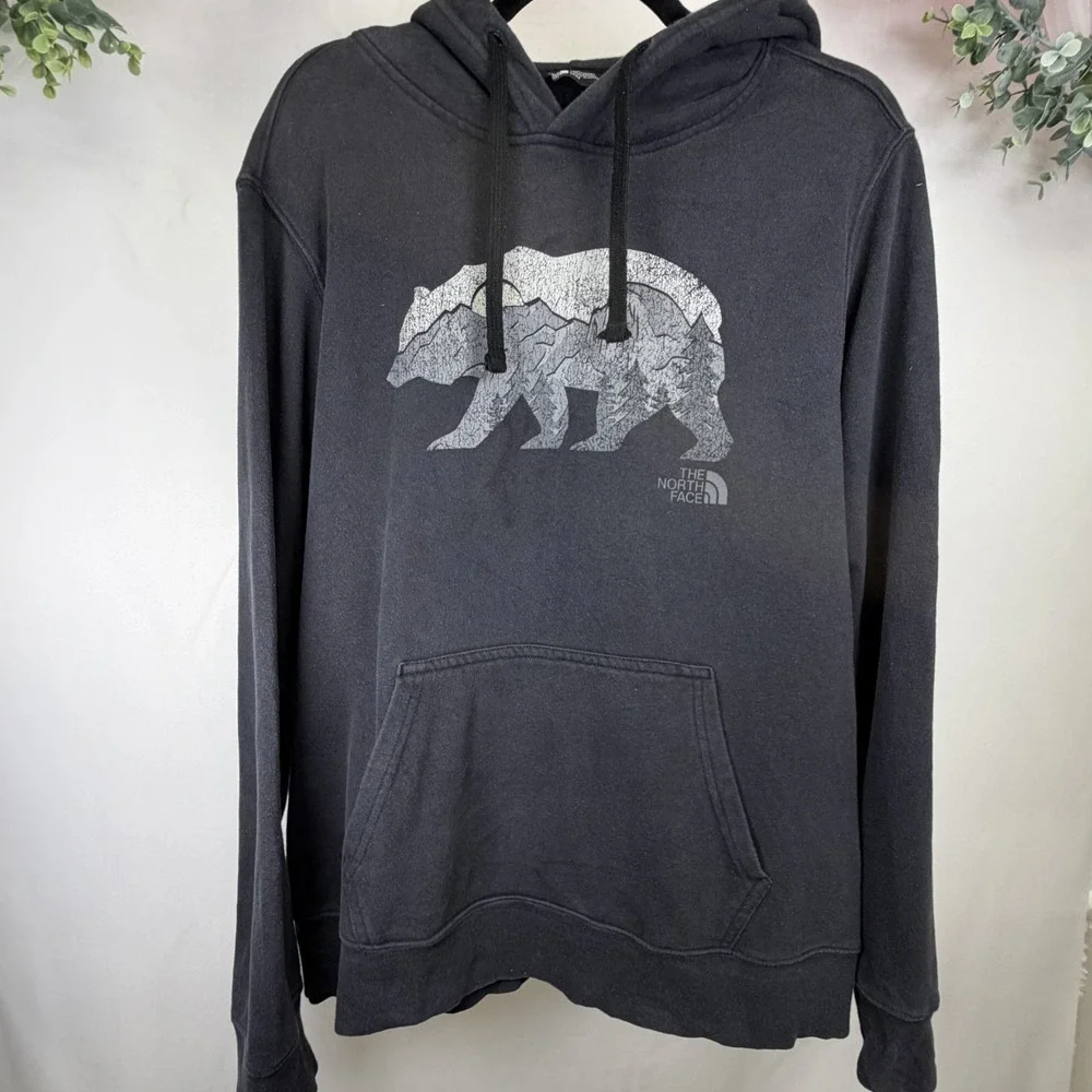 The North Face Men's Black Hoodie Bear Graphic Medium  Mountains and Trees